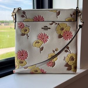 Brand NEW Kitt Messenger Crossbody with Floral Print